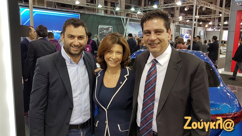 Η διευθύντρια επιοινωνίας της FCA Κορίνα Πατέλη με τον διευθυντή marketing της FCA Λεωνίδα Δαβουλάρη και τον Βασίλη Σαρημπαλίδη