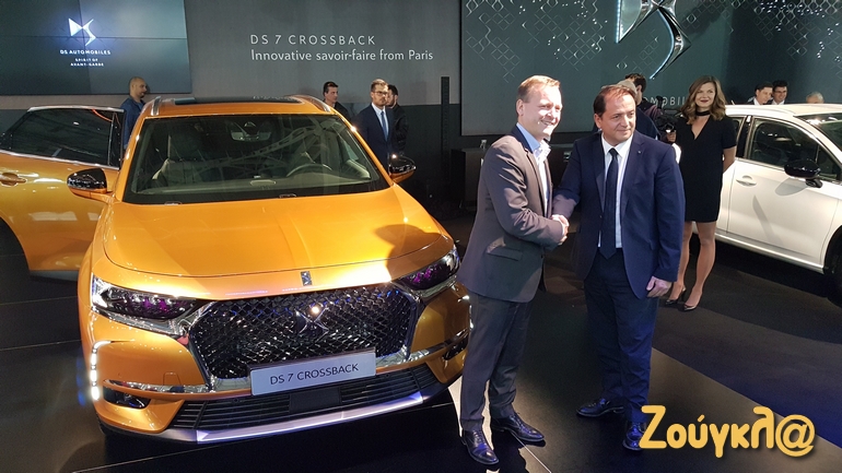 O εμπορικός διευθυντής της Citroen Δημήτρης Καββούρης (δεξιά) παρουσίασε το νέο DS7 Crossback