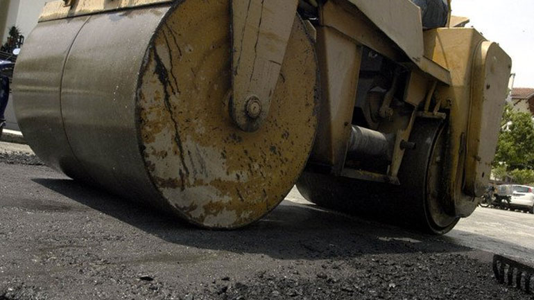 Εργασίες ασφαλτόστρωσης στην εθνική οδό Θεσσαλονίκης – Ν. Μουδανίων