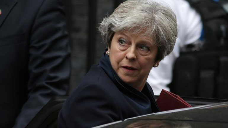 Σε ασφυκτικό κλοιό η Τερέζα Μέι Σε ασφυκτικό κλοιό η Τερέζα Μέι