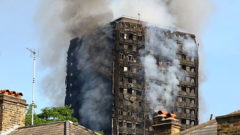 Βρετανία: Δεκάδες άνθρωποι που έμειναν άστεγοι από την πυρκαγιά στον πύργο Γκρένφελ ζουν σε ξενοδοχεία και σπίτια φίλων