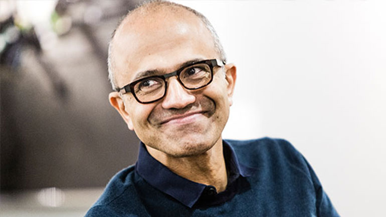 «Kαρφιά» προς την Apple εκτοξεύει ο CEO της Microsoft
