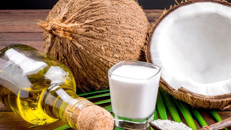 Γάλα καρύδας για λαμπερά και ίσια μαλλιά!