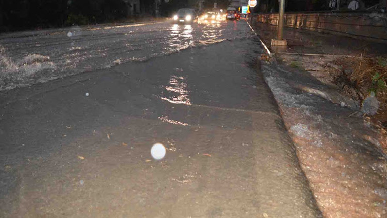 Προβλήματα από την καταρρακτώδη βροχή στην Αργολίδα Προβλήματα από την καταρρακτώδη βροχή στην Αργολίδα