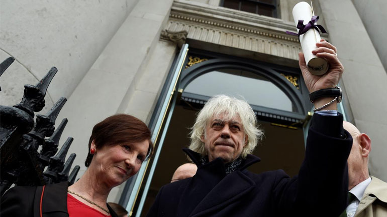 Ιρλανδία: Ο Γκέλντοφ επιστρέφει βραβείο το οποίο έχει λάβει και η ηγέτιδα της Μιανμάρ