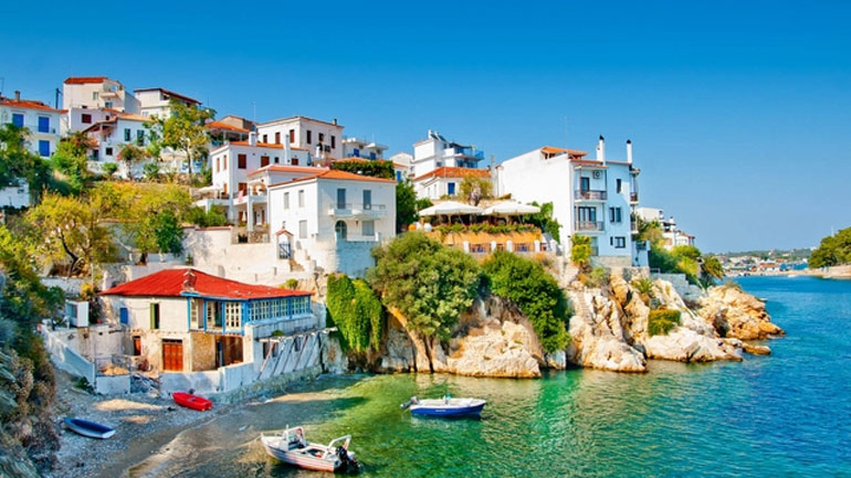 Guardian: Σημαντική επένδυση για τον τουρισμό η επιστροφή του Χόλιγουντ στην Ελλάδα