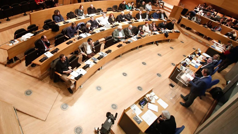 Αντιπαράθεση στο δημοτικό συμβούλιο Θεσσαλονίκης για τον χριστουγεννιάτικο στολισμό