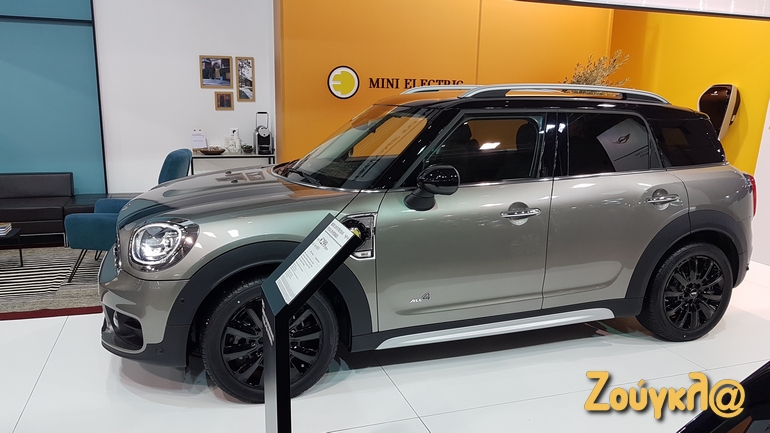 MINI Countryman που μπαίνει και στην πρίζα! Παράλληλα (αν το επιθυμείς) ή σου έχει τελειώσει το... ρεύμα καίει και βενζίνη 