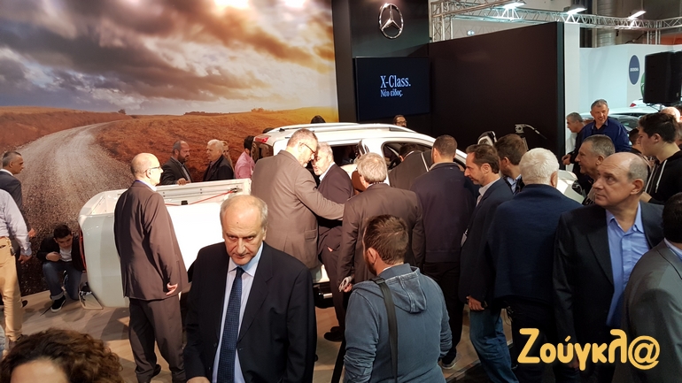 Η νέα Mercedes X-Class παρουσιάστηκε για πρώτη φορά στο κοινό και όπως μπορείτε να δείτε έγινε... χαμός!