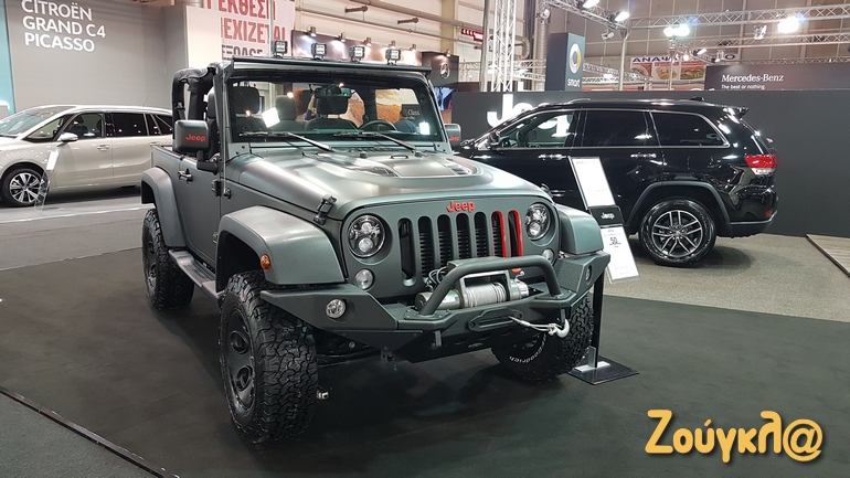 Ένα από τα καλύτερα και πιο εντυπωσιακά Jeep Wrangler που κυκλοφορούν με εργοστασιακά αξεσουάρ και σε ματ χρώμα