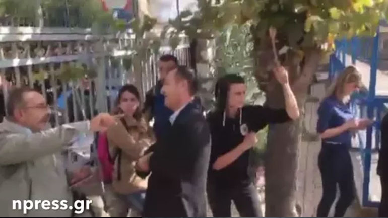 Ναύπακτος: Μαθητές κλείδωσαν τον διευθυντή του σχολείου