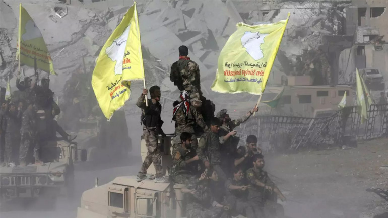Συρία: Φορτηγά μεταφέρουν τζιχαντιστές μετά από την πτώση της Ράκα