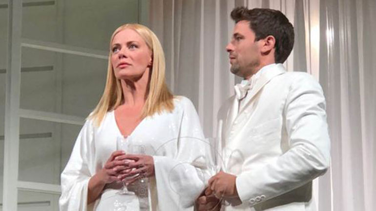 Ρίχνει πρόωρα αυλαία η παράσταση «Ιδιωτικές ζωές» με τη Ζέτα Μακρυπούλια!