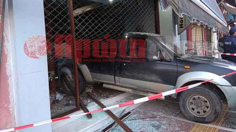 Γαστούνη: Μπούκαραν με ημιφορτηγό σε χρυσοχοείο