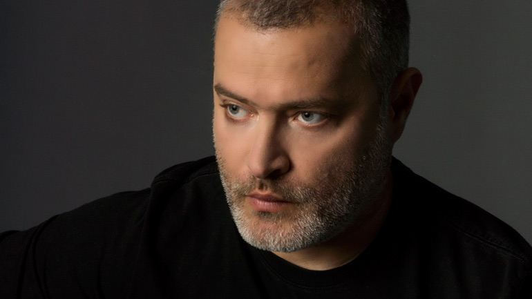 Ο Παναγιώτης Μάργαρης ερμηνεύει Μίκη Θεοδωράκη και Μάνο Χατζιδάκι  στον Ιανό