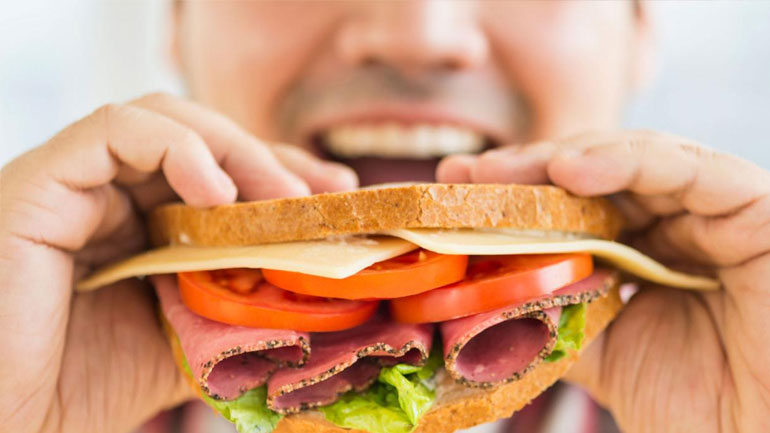 Το αργό μάσημα του φαγητού προστατεύει από το πάχος και το μεταβολικό σύνδρομο