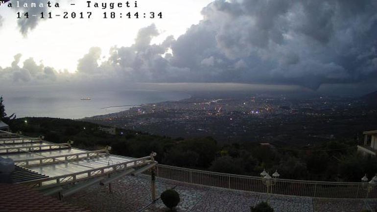 Πρωτοφανές σύννεφο – χοάνη στην Καλαμάτα