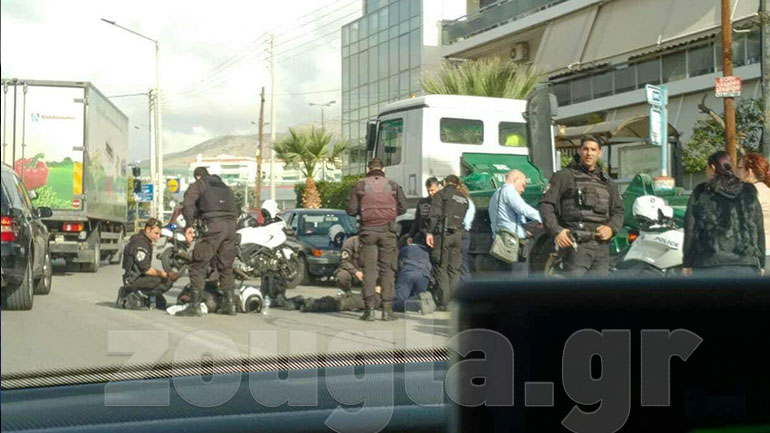 Τροχαίο στη Γλυφάδα με αστυνομικούς – Τραυματίστηκαν ελαφρά