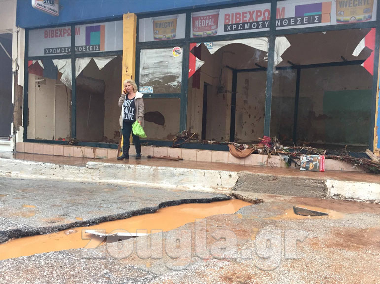 Ο δρόμος άνοιξε στα δύο