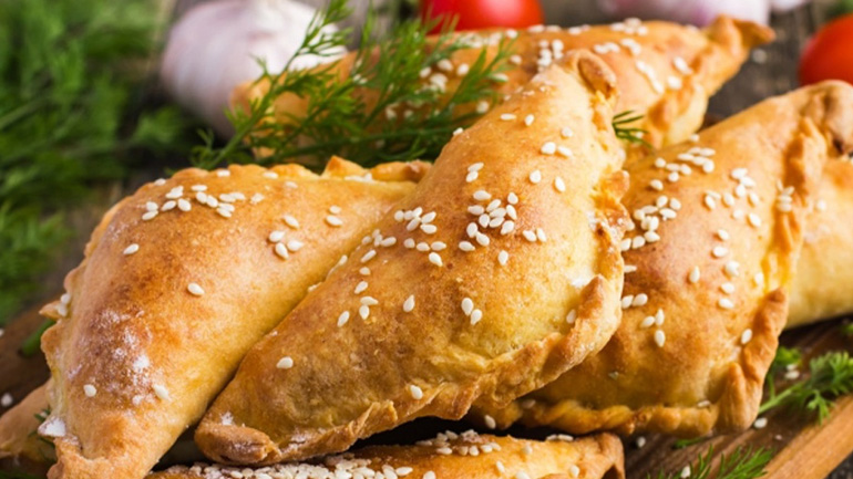 Εύκολα σπιτικά τυροπιτάκια κουρού