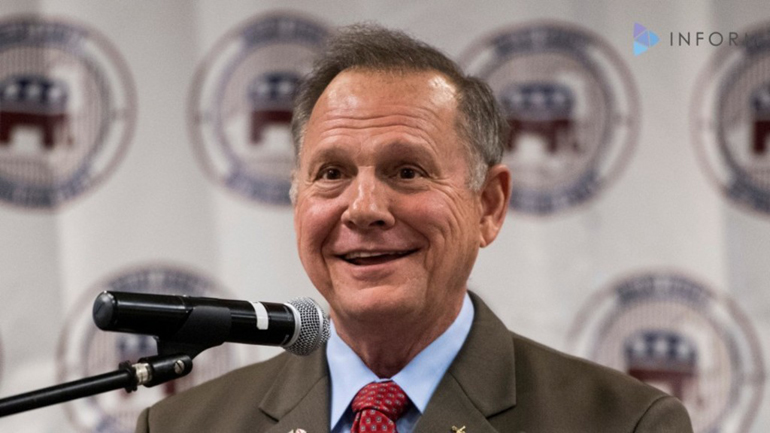 Καταγγέλλει τον Μουρ για παρενόχληση πριν 25 χρόνια