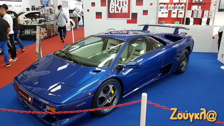 Και... Lamborghini Diablo αλλά με τιμόνι στα... αριστερά!