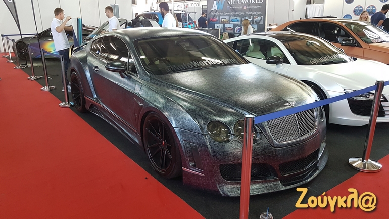 Bentley Continental GT καλυμμένη με ένα προστατευτικό που θύμιζε δέρμα φιδιού