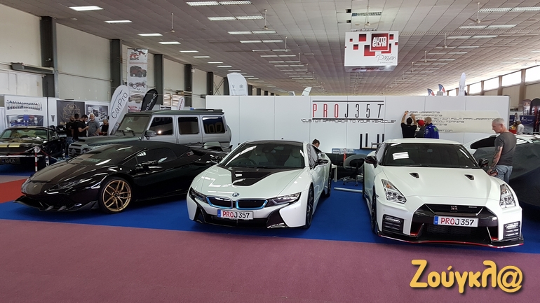Από δεξιά, Nissan GT-R Nismo, BMW i8, Lamborghini Huracan cabrio και Mercedes G65 με body kit Mansory...