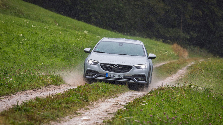 Από τα σαλόνια στα αλώνια το Opel Insignia Country Tourer