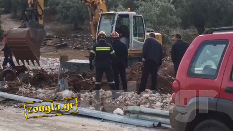 Ανέλκυση οχημάτων στην εθνική οδό Θηβών-Ελευσίνας