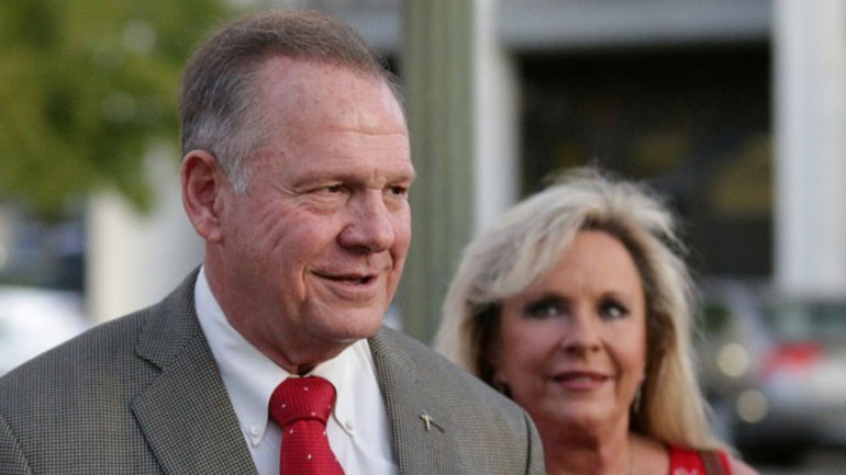 ΗΠΑ: «Πολιτική η επίθεση στον Ρόι Μουρ», δήλωσε η σύζυγός του