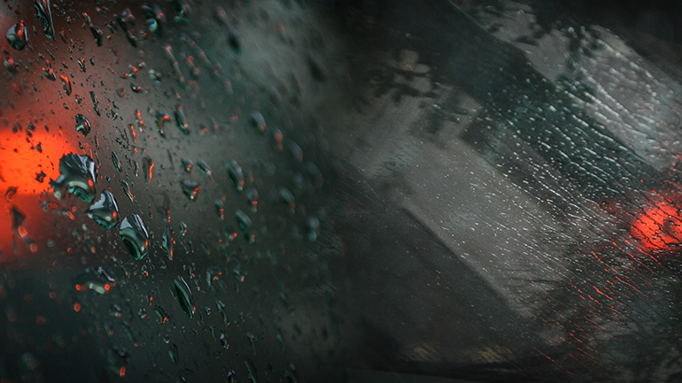 Η σφοδρή καταιγίδα πλήττει το Λεκανοπέδιο