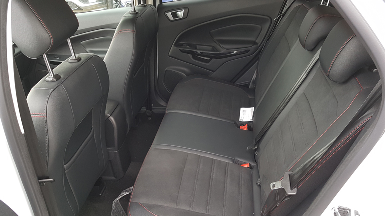 Και οι πίσω επιβάτες έχουν χώρο...