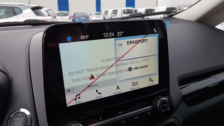 Η μεγάλη οθόνη υψηλής ευκρίνειας στην κεντρική κονσόλα