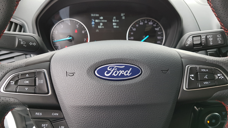 Τα κουμπιά στο τιμόνι κάνουν τη ζωή του οδηγού πιο άνετη και ασφαλή