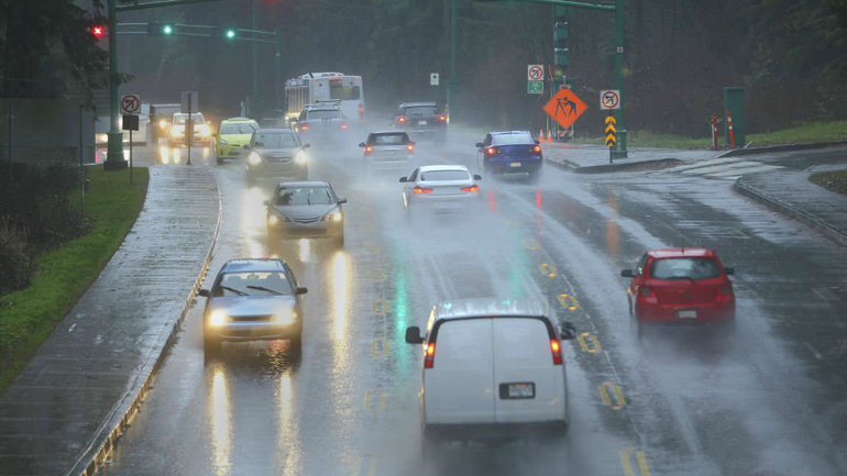 Πώς οδηγούμε σε περίπτωση κακοκαιρίας