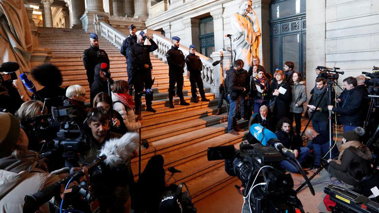 Βέλγιο: Ο εισαγγελέας ζήτησε την εκτέλεση του εντάλματος σύλληψης εις βάρος του Κάρλες Πουτζντεμόν
