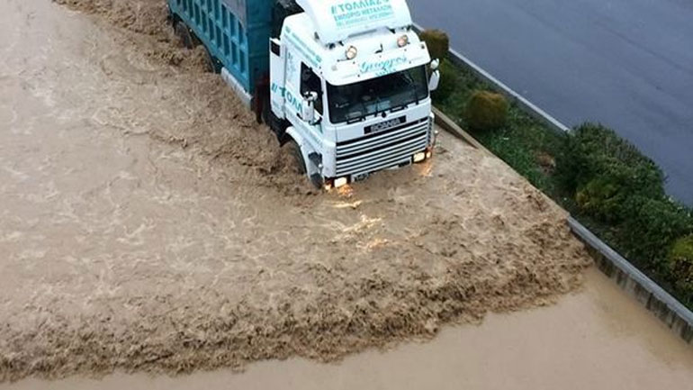 Έκλεισε η Γρηγορίου Λαμπράκη στο Κερατσίνι λόγω συσσώρευσης υδάτων