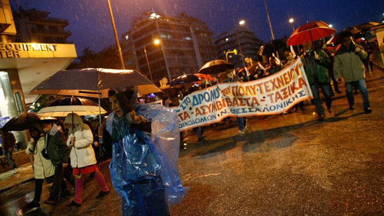 Θεσσαλονίκη: Σε εξέλιξη οι καθιερωμένες πορείες για την επέτειο του Πολυτεχνείου