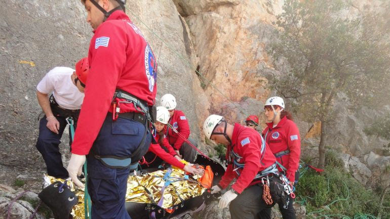 Σε εξέλιξη επιχείρηση μεταφοράς ορειβάτη στον Όλυμπο