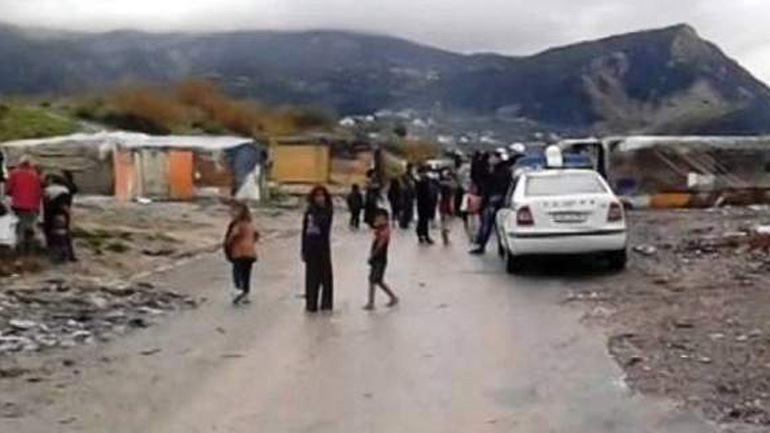 Θήβα: Ρομά επιτέθηκαν σε αστυνομικούς μέσα στον καταυλισμό