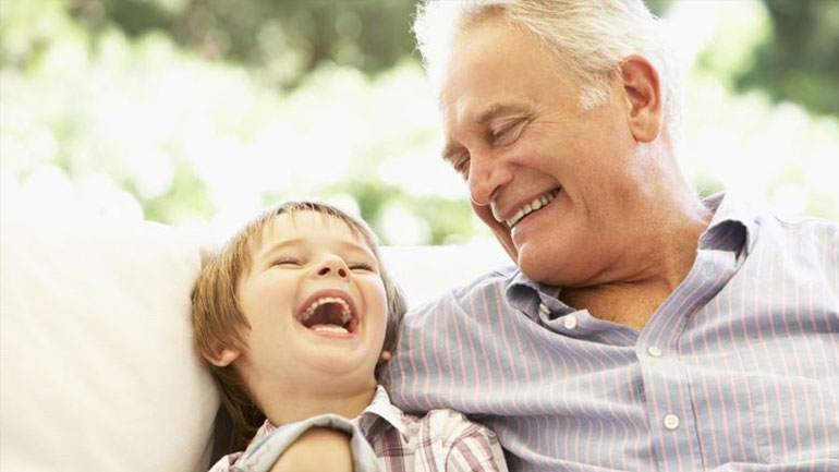 Οι υποχωρητικοί παππούδες… βλάπτουν σοβαρά την υγεία των εγγονιών