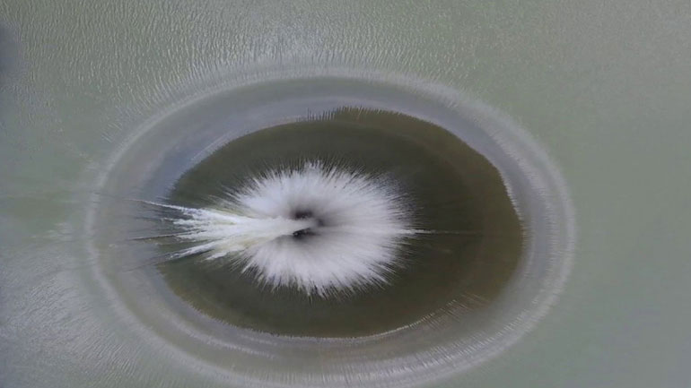 Κι όμως η ρουφήχτρα που ανακάλυψε το drone ήταν αρδευτικό έργο Κι όμως η ρουφήχτρα που ανακάλυψε το drone ήταν αρδευτικό έργο