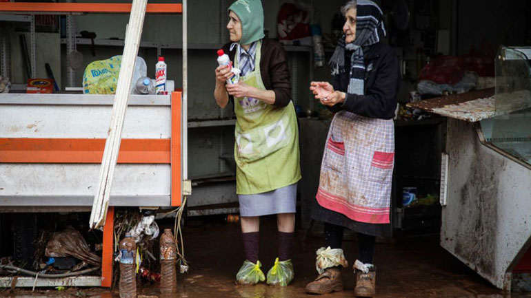 Ο «Ρουβίκωνας» μοίρασε τρόφιμα στη Mανδρα