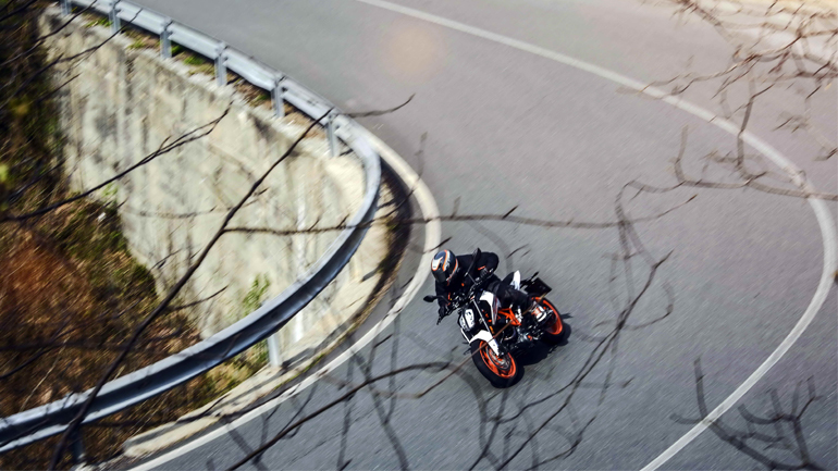 H KTM σας μαθαίνει να οδηγείτε… ασφαλώς!