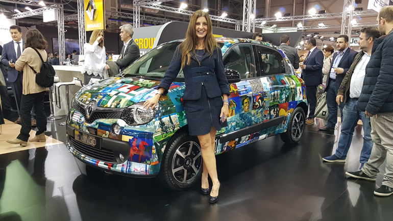 Η Ντένη Θεοχαράκη είναι γνωστή στο χώρο της τέχνης για τις καλλιτεχνικές της ανησυχίες αλλά και για τα ξεχωριστά έργα που συχνά παρουσιάζει 