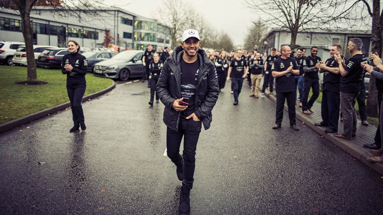 O Hamilton επέστρεψε «σπίτι» για να γιορτάσει