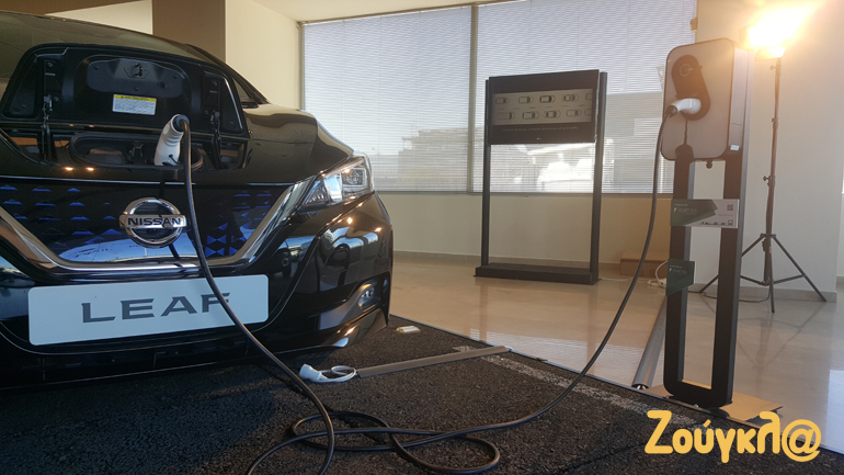 Το Nissan Leaf χρησιμοποιεί για καύσιμο το... ρεύμα και γι' αυτό μπαίνει στην πρίζα!