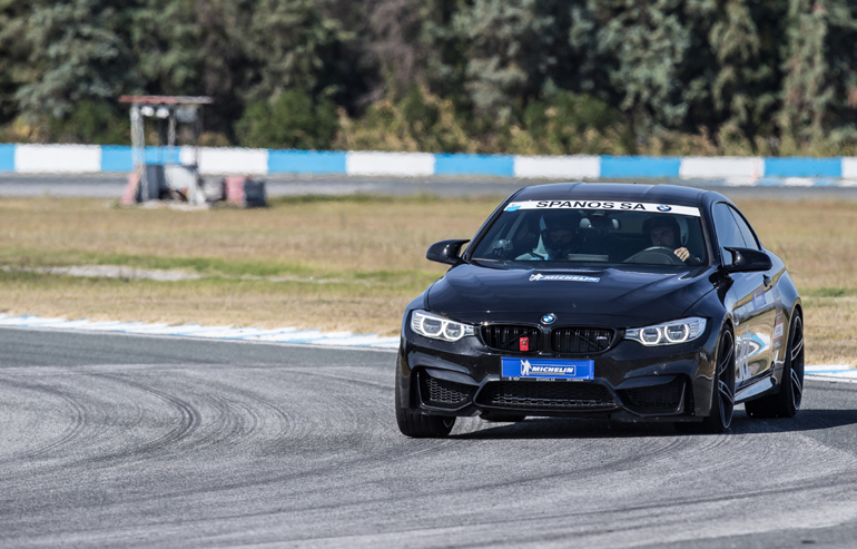 Όταν δοκιμάζεις ένα 'καθημερινό' ελαστικό στην πίστα και ιδίως πίσω από το τιμόνι μίας BMW M4 Competizione 450 ίππων καταλαβαίνεις την αντοχή του και τις δυνατότητες που έχει...