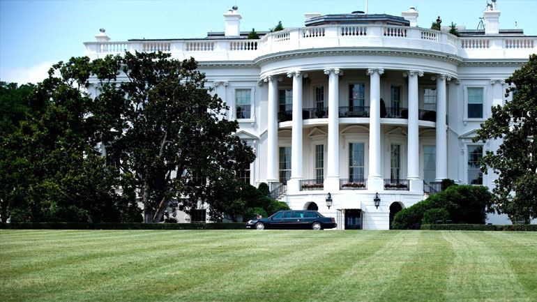 Στο Ανώτατο Δικαστήριο ο Λευκός Οίκος για την πλήρη εφαρμογή του αντιμεταναστευτικού διατάγματος Στο Ανώτατο Δικαστήριο ο Λευκός Οίκος για την πλήρη εφαρμογή του αντιμεταναστευτικού διατάγματος